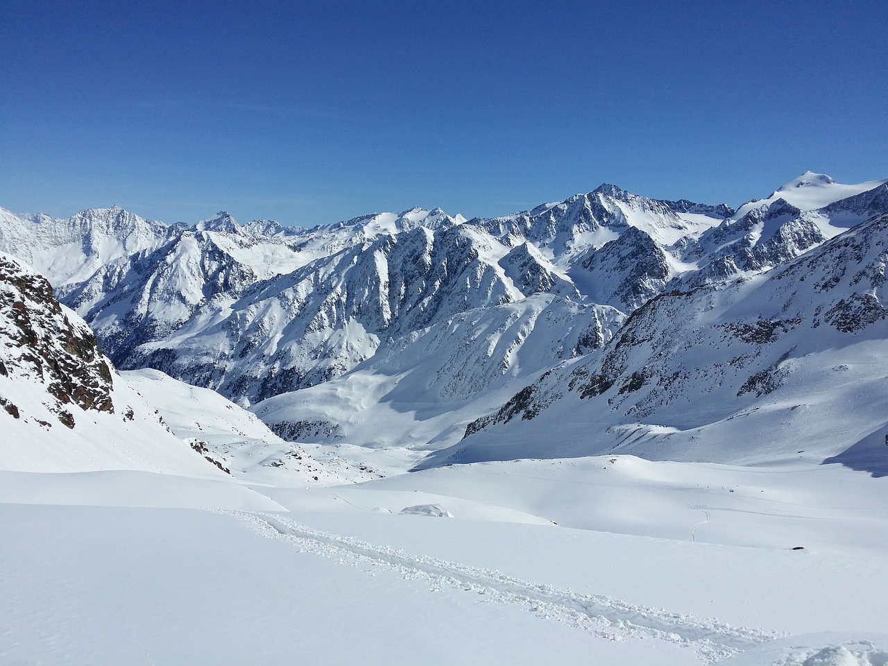 Safety in Snowboarding: Essentials for Winter Sports
